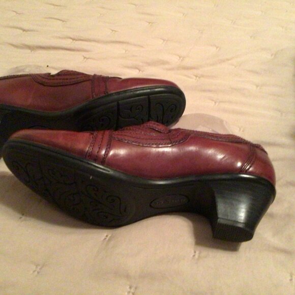 Bass & Co Corrie Heel - Size10 m  Burgundy - Picture 3 of 4